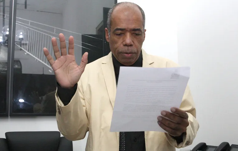 Médico assume vaga e toma posse como vereador em Salvador
