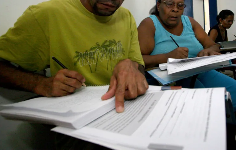 Número de analfabetos e taxa de analfabetismo seguem em queda na Bahia