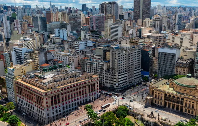 Reciclador de imóveis compra prédio abandonado e descobre tesouro histórico