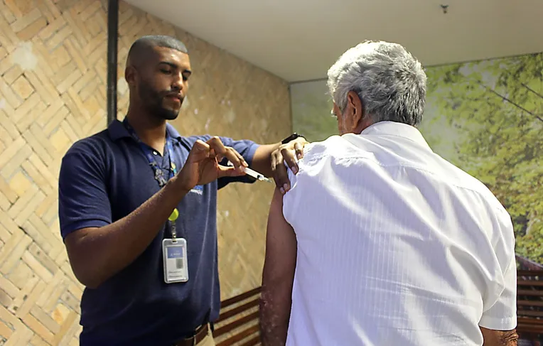 Salvador amplia vacinação contra gripe para todos acima de seis meses de idade