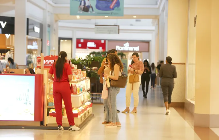 Shoppings de Salvador terão horário de funcionamento reduzido durante jogo do Brasil