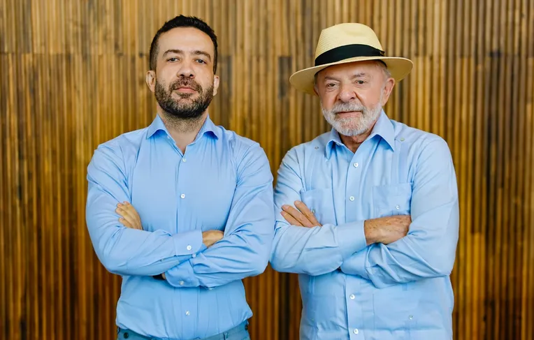 "Tirem as crianças da sala": Janones posta com Lula e promete ofensiva