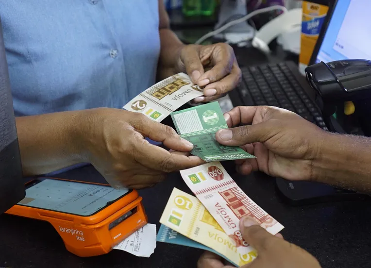 Conheça moeda social que fortalece comércio e impulsiona economia local em Salvador