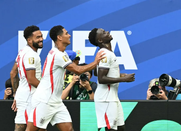 Inglaterra bate a França em duelo de dez gols pelo 3º lugar da Copa