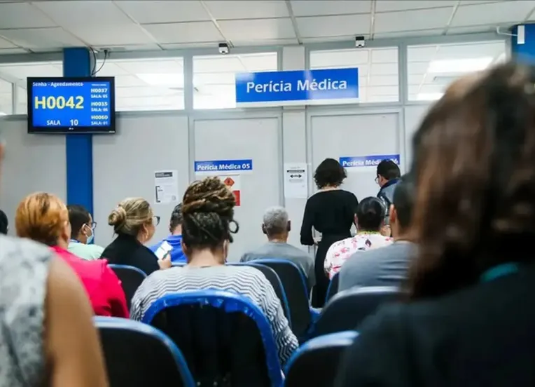INSS atualiza lista com 18 doenças que dispensam carência para benefícios