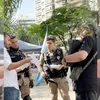 Candidato a deputado federal leva pé de maconha para ato público