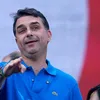 Flávio Bolsonaro vai interromper campanha para visitar aliado preso - Imagem