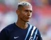 Richarlison acusa Flávio Bolsonaro de tomar casa de R$ 10 milhões