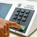 1 milhão de brasileiros justificam ausência na primeira hora de votação imagem