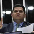 Alcolumbre admite impeachment de Alexandre de Moraes e Mendonça imagem