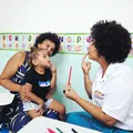 Alfabetização bilíngue amplia caminhos para crianças surdas imagem