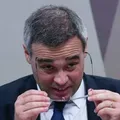 André Mendonça é aplaudido e chamado de herói em voo imagem