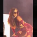 Anitta defende liberdade individual e afirma em show que comportamento "é um ato político" imagem
