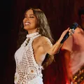 Anitta emociona Salvador e encerra turnê com participações baianas imagem