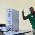 Ariel Capistrano, candidato ao governo da Bahia, vota em Salvador imagem