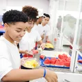 Bahia serve 1,5 milhão de refeições diárias e celebra Dia da Alimentação imagem