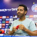 Bahia usa faixa vermelha em protesto na semifinal do Brasileirão imagem
