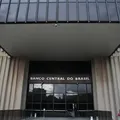 Banco Central prepara mudanças que podem afetar quem usa cartão de crédito imagem