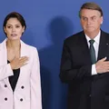 Bolsonaro está ansioso, mas “confiante” sobre eleição, diz Michelle imagem