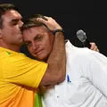 Bolsonaro tenta manter hegemonia e lança exército de parentes nas eleições imagem