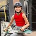 Brasileira de 9 anos entra no Guinness por descida em mega-rampa imagem