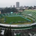 Clube campeão brasileiro vê SAF de R$ 1 bilhão ameaçada por impasse imagem
