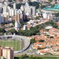 Clubes rivais em crise vivem momentos opostos na busca pela SAF imagem