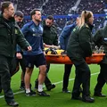 Craque do Chelsea sofre choque de cabeça e deixa campo em maca imagem