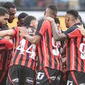 Defensor do Vitória evolui em recuperação e pode retornar contra Chape imagem
