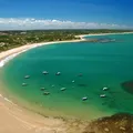 Destino na Bahia proíbe carros e tem piscinas que surgem na maré baixa imagem