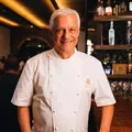 Edinho Engel recebe chefs em banquete pelos 20 anos do Amado imagem