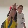 Eleitora de Flávio Bolsonaro faz saudação nazista ao votar imagem