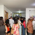 Eleitores esperam quase 5 horas em fila de votação em Salvador imagem