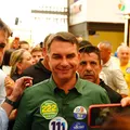 “Eu vi que ele era ladrão”: fala de ex-aliada sobre Flávio Bolsonaro volta a viralizar imagem