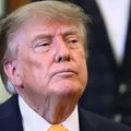 EUA restringem vistos de sul-africanos após críticas de Trump imagem