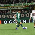 Ex-Bahia e Vitória marca em jogo que homenageia vítimas da Chapecoense imagem