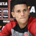 Ex-Vitória deixa clube da Série B em meio à crise e cobra R$ 340 mil imagem