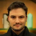 Felipe Neto leva sermão de médium após polêmica sobre Exu imagem
