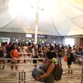 Feriadão começa com espera de 4 horas no ferry e previsão de 588 mil veículos nas estradas imagem