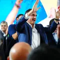 Flávio Bolsonaro desembarca nos Estados Unidos após fuga do Brasil imagem