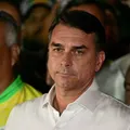 Flávio Bolsonaro é desmentido pelo TSE sobre fiscais em sala-cofre imagem