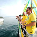 Flávio Bolsonaro faz aceno ao Nordeste durante barqueata no Rio imagem