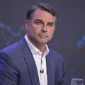 Flávio Bolsonaro pode ter mandato cassado por relação com Willer Tomaz imagem