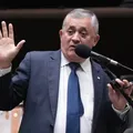 Flávio fez o L pela escala 6×1 após pressão popular, diz ministro de Lula imagem