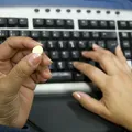 Geração Z registra alta de até 21% no gasto de remédios para depressão imagem