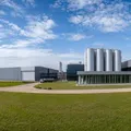 Gigante das bebidas inaugura fábrica de R$ 400 milhões e gera 10 mil empregos imagem