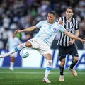 Gol que impediria o Vitória de perder posição foi anulado por 1 cm imagem