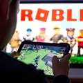 Governo quer proibir Roblox e TikTok para menores de 16 anos imagem