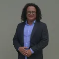 Humorista Pisit Mota revela que não tem contato com o filho há oito anos imagem