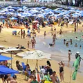 Idoso morre após se afogar em praia turística de Salvador imagem